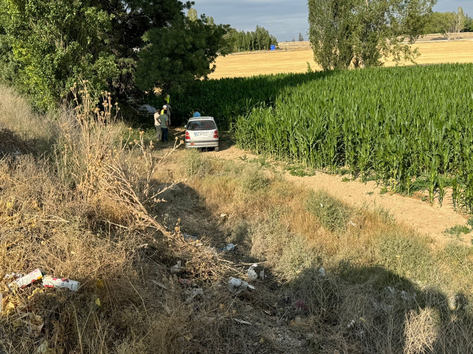 Ereğli’de otomobil şarampole uçtu: 2 yaralı